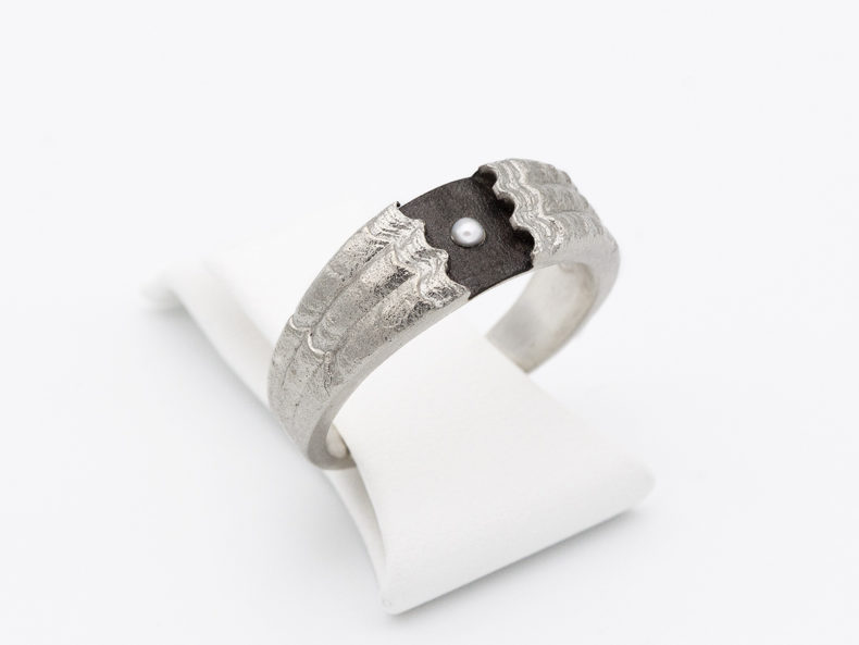 NOORDLEEV Ring sterling silver with half pearl
