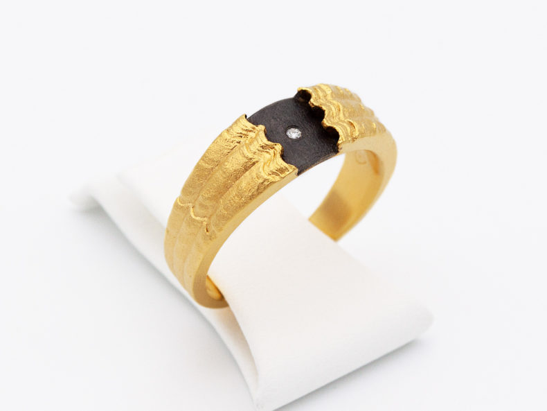 NOORDLEEV Gold plated ring with diamond