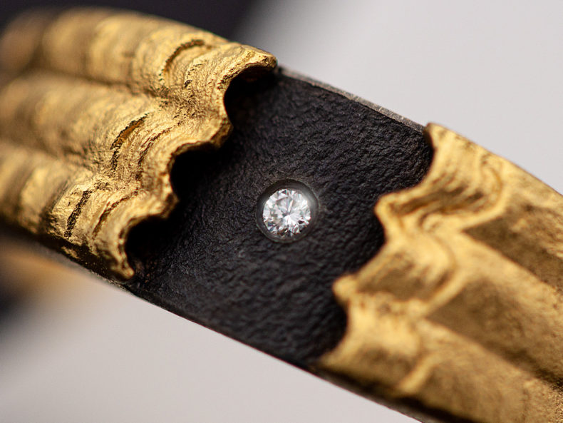 NOORDLEEV Gold plated ring with sparkling diamond