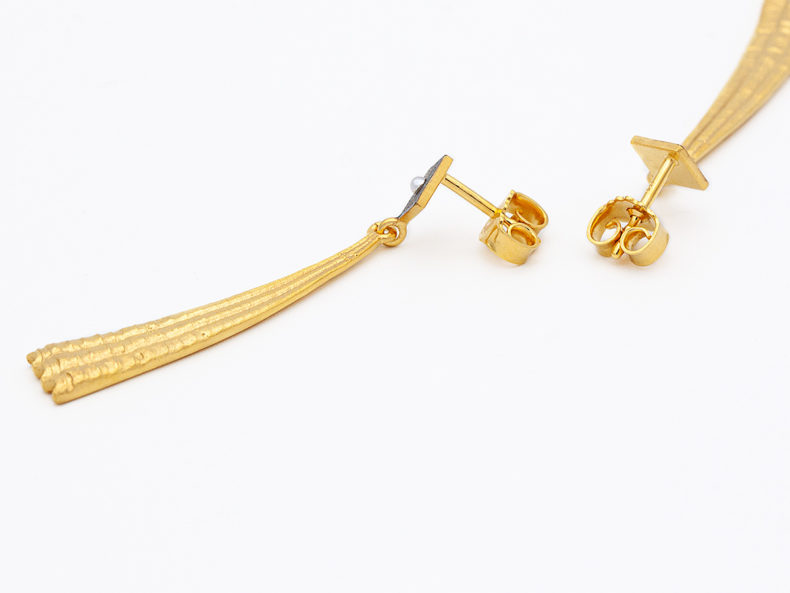 NOORDLEEV Earrings gold plated with half pearl