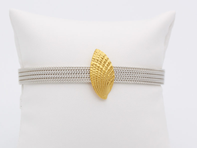 NOORDLEEV Silver bracelet with gold plated shell segment