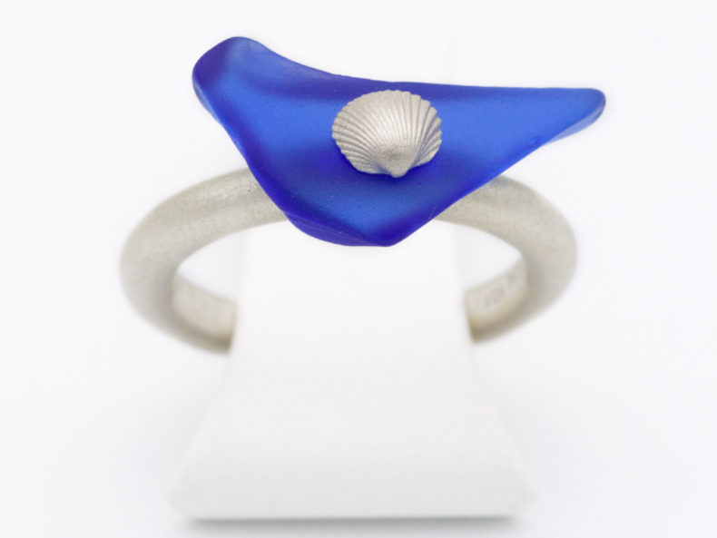 NOORDLEEV Sterling Silver Ring with Beach Glass and Shell