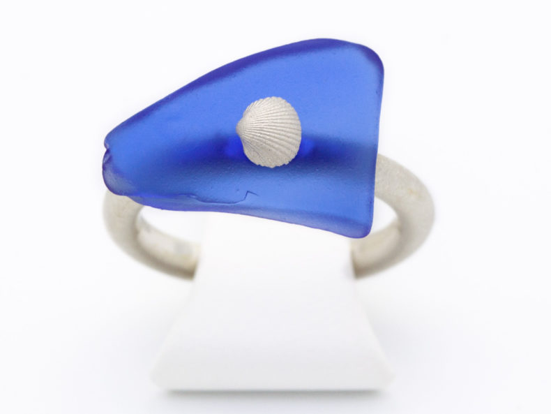 NOORDLEEV Ring aus Sterlingsilber mit Strandglas und Muschel