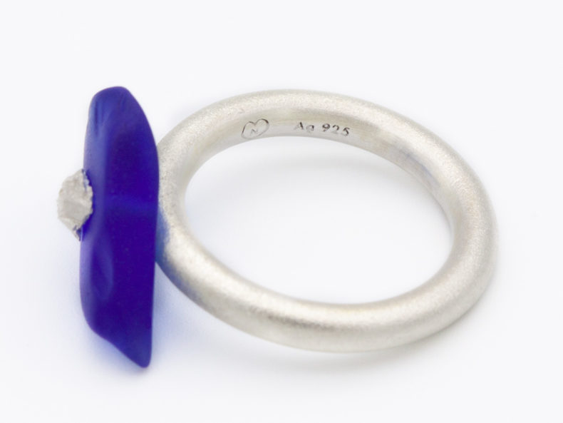 Ring aus Sterlingsilber mit Strandglas und Seepocke