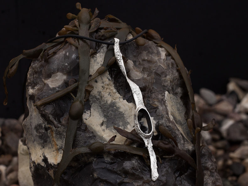 NOORDLEEV Sterling Silver rubber cord with bladderwrack pendant