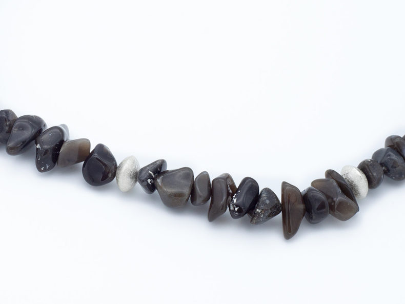 Beach Stone Necklace Black with Ice Matt Silver Lenses