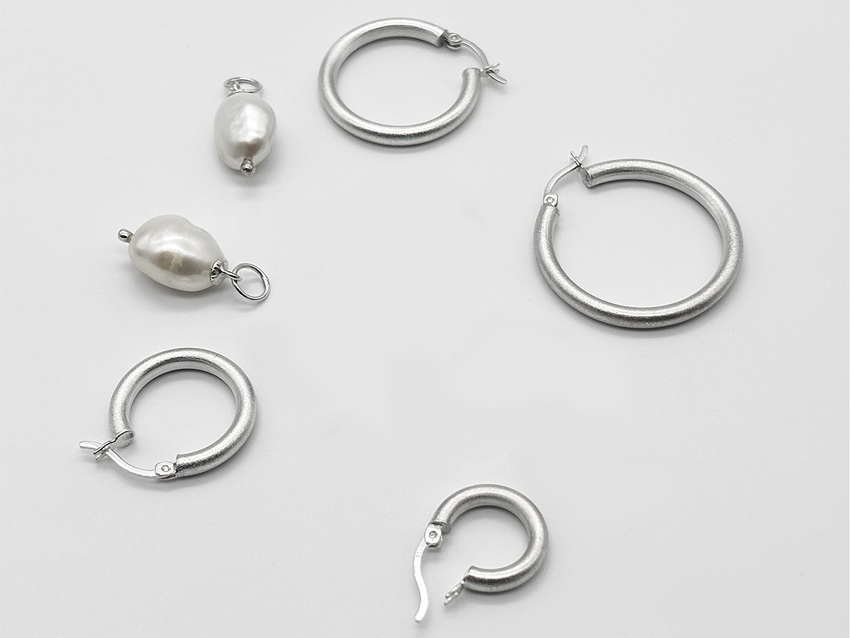 Creolen aus Sterlingsilber in vier Größen mit Barockperlen-Anhängern