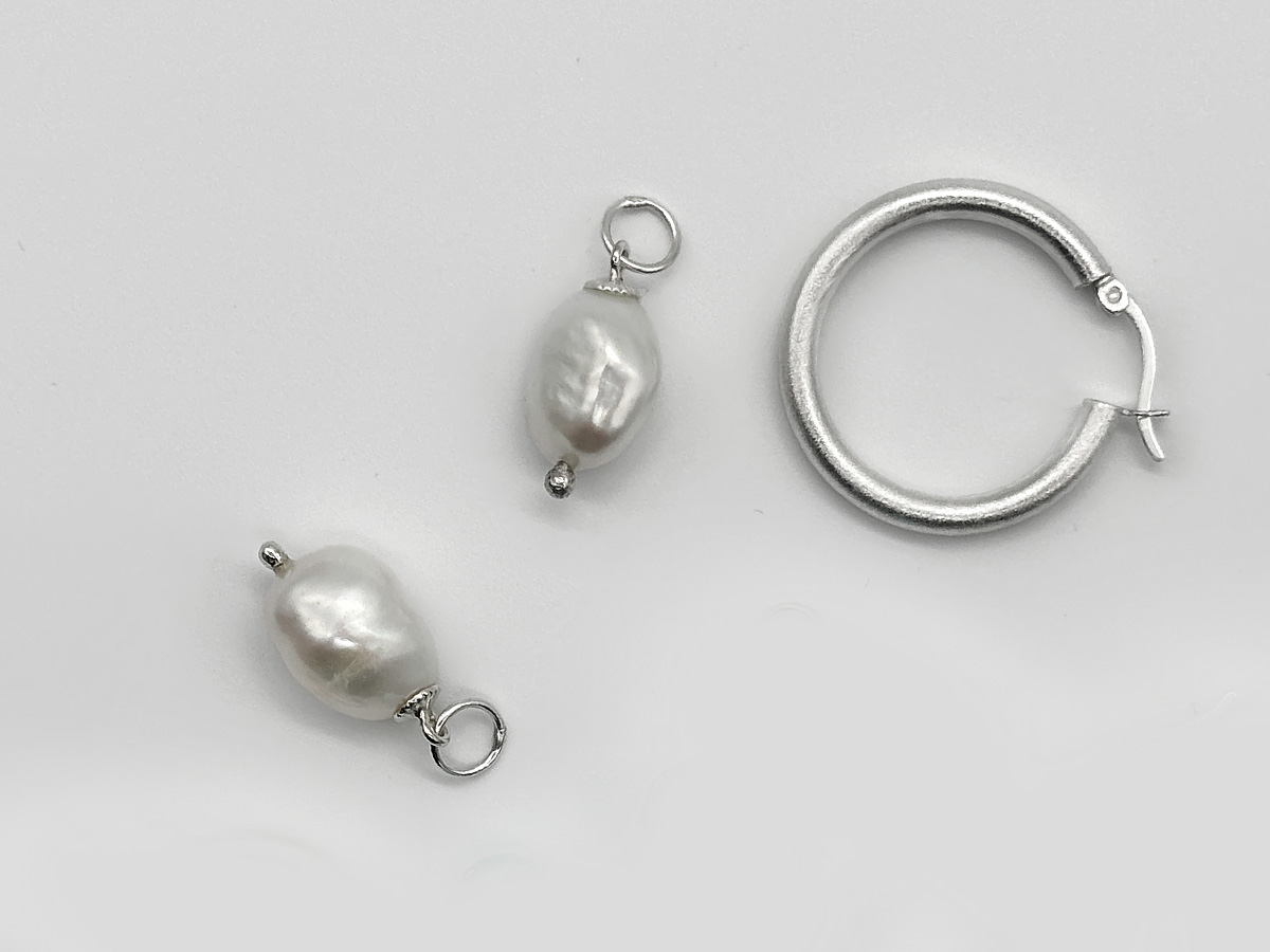 Creole aus Sterlingsilber Größe L mit Barockperlen-Anhänger